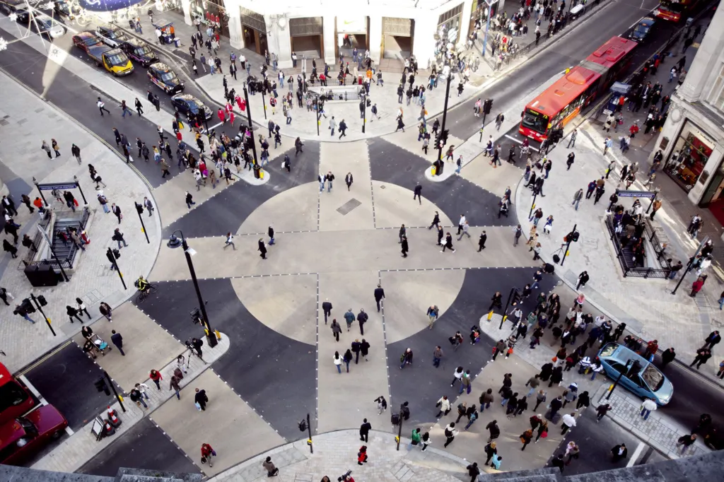 Oxford Circus — architecture and documentary photograph in London, UK, frame 7 of 22.